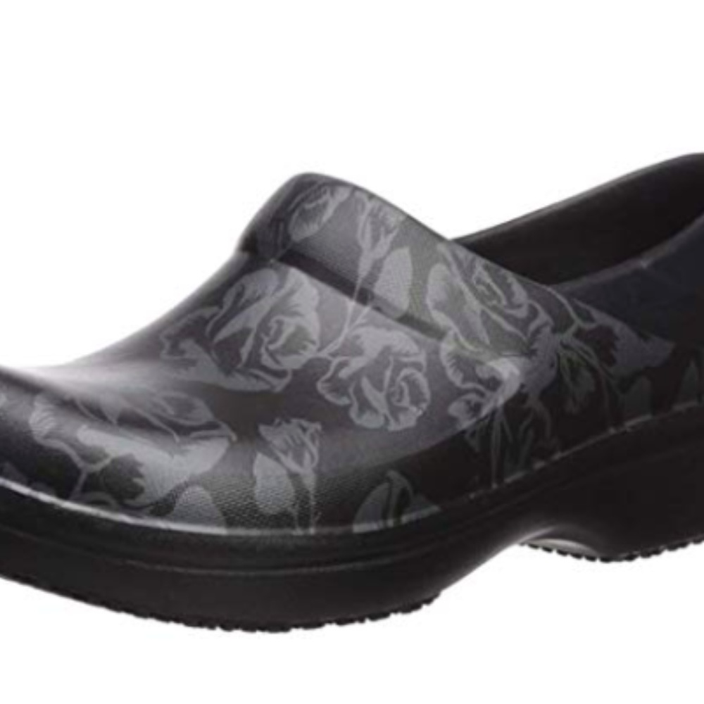 Crocs hospital shoes